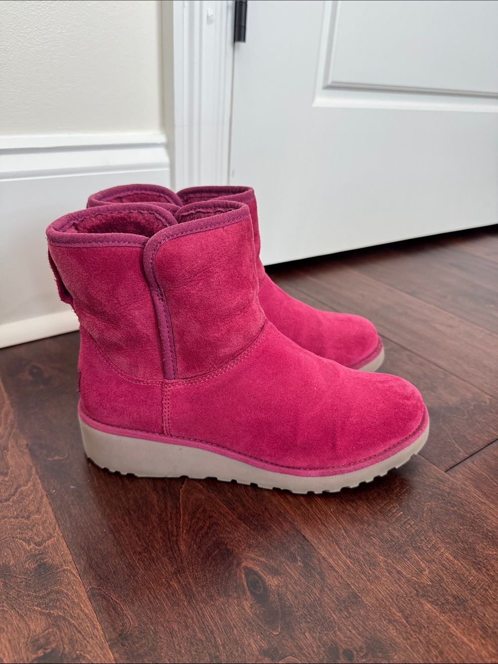 UGG Ankle Boots Booties Sherpa-Lined Maroon/Wine Color, women’s size 7